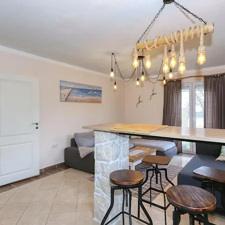 Apartment 1 Zaton Mit Terrasse Und Grill Hochmodern Und Strandnah